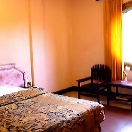 V3 Hotel スラバヤ エクステリア 写真