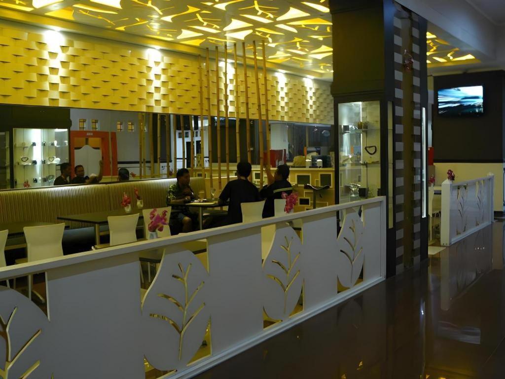 V3 Hotel スラバヤ エクステリア 写真
