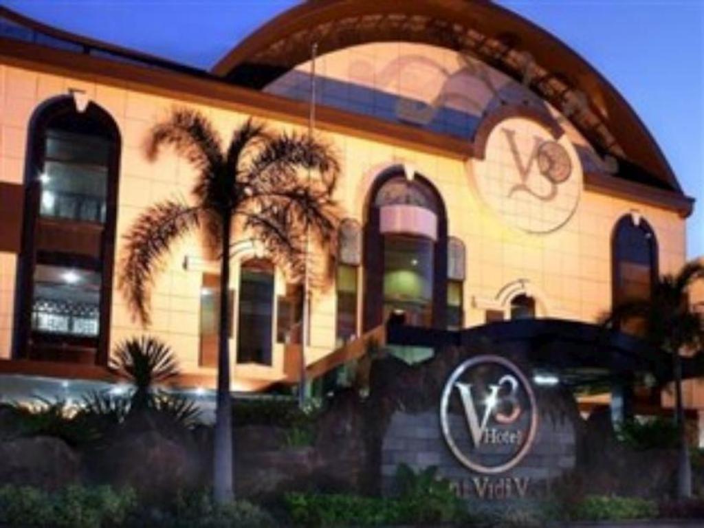 V3 Hotel スラバヤ エクステリア 写真