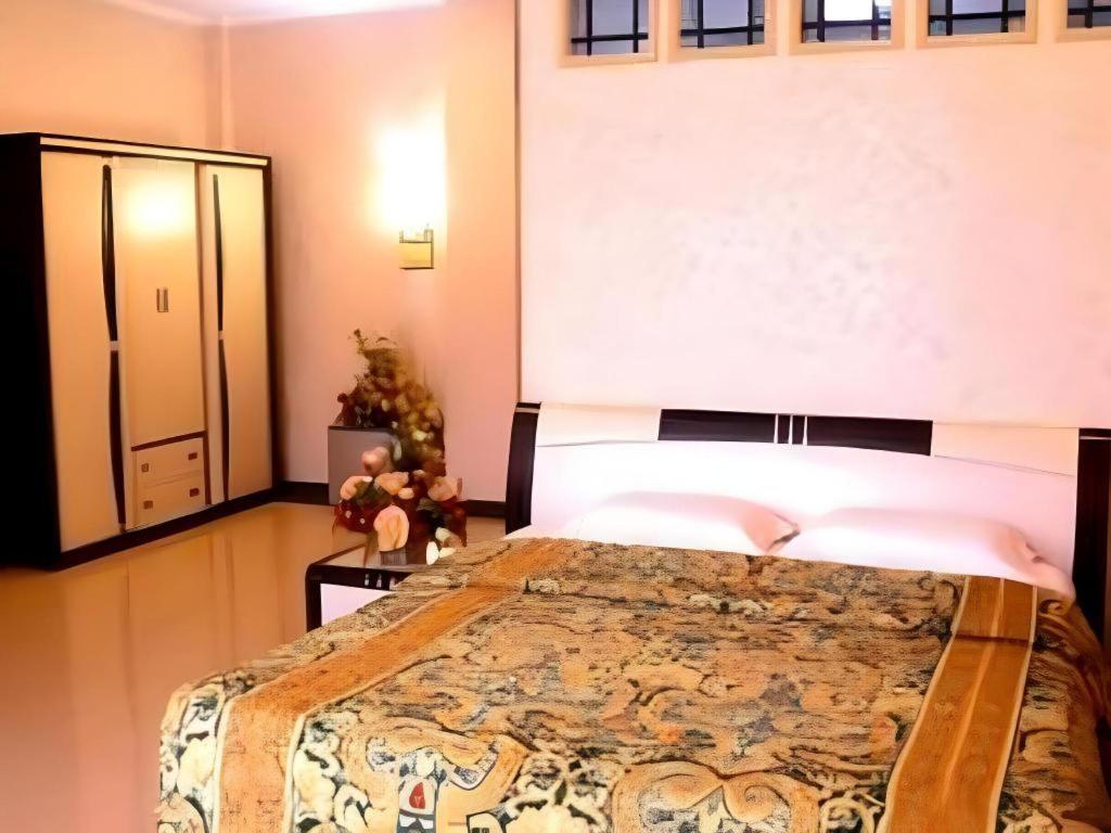 V3 Hotel スラバヤ エクステリア 写真