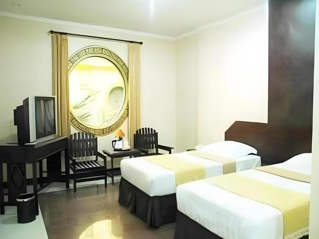 V3 Hotel スラバヤ エクステリア 写真