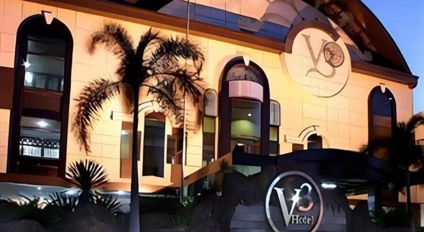 V3 Hotel スラバヤ エクステリア 写真