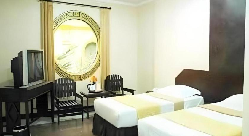 V3 Hotel スラバヤ エクステリア 写真